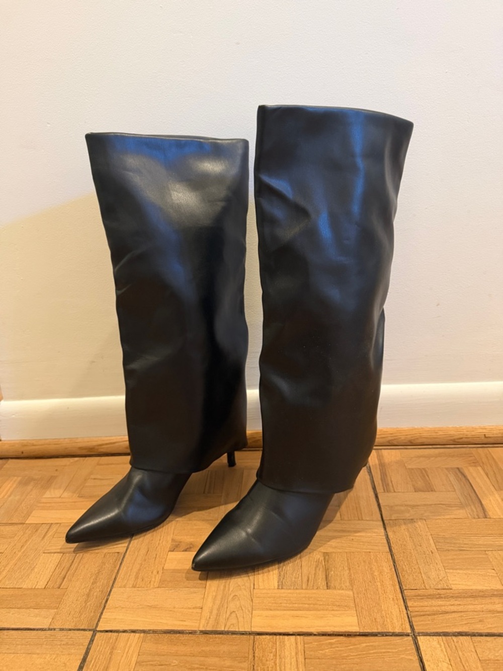 GBG Los Angeles Black Knee-High Pointed Toe Heeled Boots